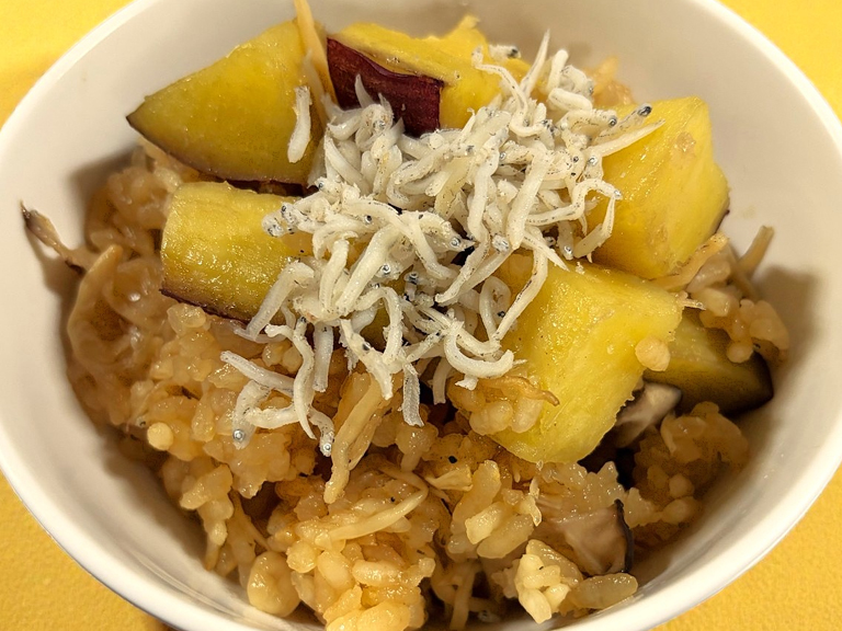 ちりめんとサツマイモの炊き込みご飯